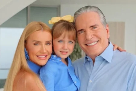 Ana Paula Siebert se manifesta após foto com a filha ser criticada Ana Paula Siebert se manifesta após foto com a filha ser criticada