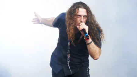 Angra anuncia a saída do vocalista Fabio Lione