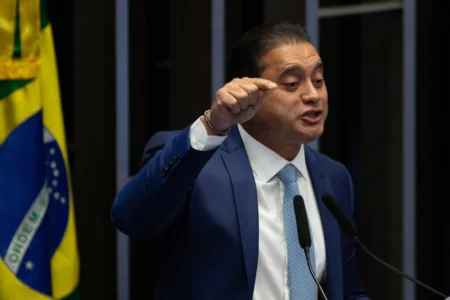 “Farei o possível para ajudá-lo”, diz relator de indicação de Messias “Farei o possível para ajudá-lo”, diz relator de indicação de Messias
