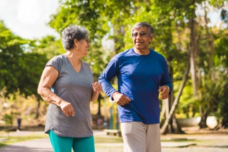 IBGE: expectativa de vida no Brasil sobe e chega a 76,6 anos em 2024