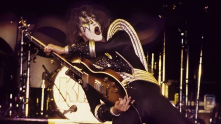 O choque em pleno show que quase matou Ace Frehley nos anos 70 O choque em pleno show que quase matou Ace Frehley nos anos 70