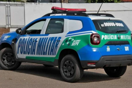 Suspeito morre após trocar tiros com a PM em Novo Gama Suspeito morre após trocar tiros com a PM em Novo Gama