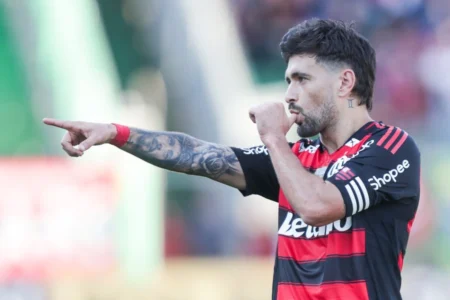 Arrascaeta é eleito o melhor jogador do Brasileirão no Bola de Prata Arrascaeta é eleito o melhor jogador do Brasileirão no Bola de Prata