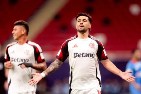 Arrascaeta marca dois gols e iguala Pedro como artilheiro em Mundiais Arrascaeta marca dois gols e iguala Pedro como artilheiro em Mundiais