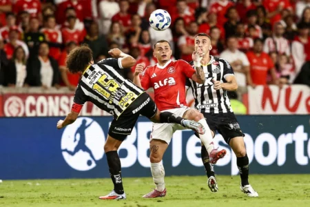 Briga contra o rebaixamento movimenta Brasileirão nesta quarta-feira Briga contra o rebaixamento movimenta Brasileirão nesta quarta-feira