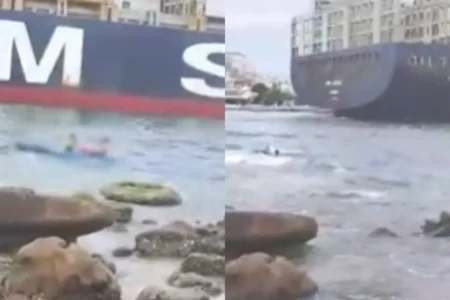 Caiaque vira, dois caem no mar e são salvos por barco no litoral de SP.Vídeo Caiaque vira, dois caem no mar e são salvos por barco no litoral de SP.Vídeo