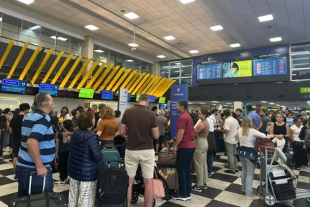 Voos cancelados em SP hoje caos nos aeroportos de Congonhas e Guarulhos Voos cancelados em SP hoje caos nos aeroportos de Congonhas e Guarulhos