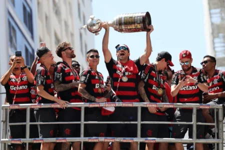Conmebol divulga seleção da Libertadores com sete atletas do Flamengo Conmebol divulga seleção da Libertadores com sete atletas do Flamengo