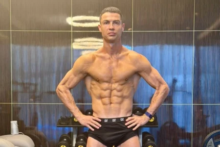 Cristiano Ronaldo 40 anos fisico de 28 anos depois da sauna Cristiano Ronaldo 40 anos fisico de 28 anos depois da sauna