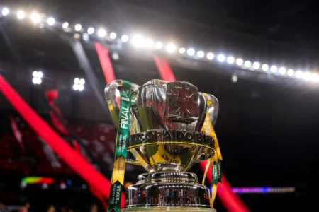 Cruzeiro e Corinthians divulgam escalação para semi da Copa do Brasil Cruzeiro e Corinthians divulgam escalação para semi da Copa do Brasil