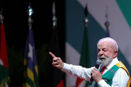 Em tom de campanha, Lula reforça discurso contra feminicídios