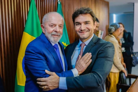 Expulso de partido, ministro de Lula quer emplacar esposa na Câmara