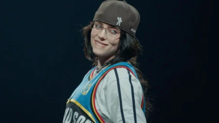 Filme-concerto de Billie Eilish, dirigido por James Cameron, ganha data de estreia no Brasil
