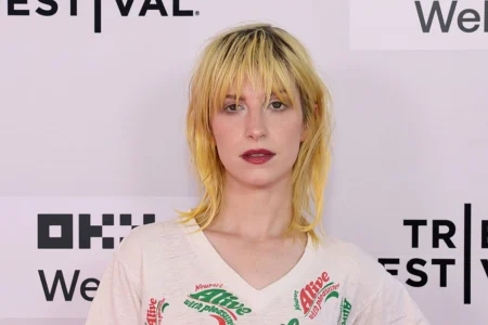 Hayley Williams revela que ‘desmaiou’ durante show com PinkPantheress
