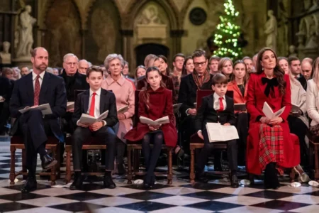 Herdeiros roubam a cena em cantata de Natal de Kate Middleton Herdeiros roubam a cena em cantata de Natal de Kate Middleton