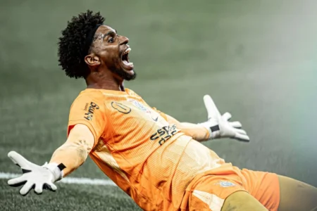 Hugo Souza defende pênalti de Gabigol com feeling agora Hugo Souza defende pênalti de Gabigol com feeling agora
