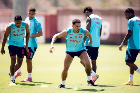 Jogadores do Flamengo projetam estreia na Copa Intercontinental. Veja
