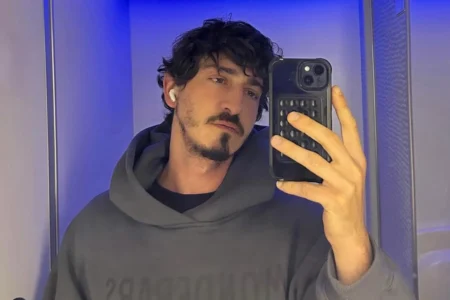 Johnny Massaro vive affair com estudante, diz site. Saiba quem é
