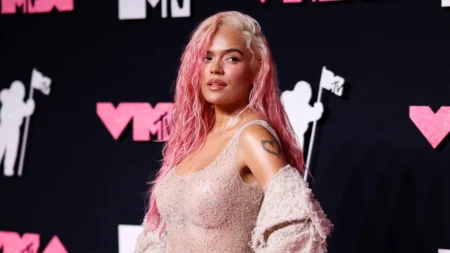 Karol G expande o universo ‘Tropicoqueta’ com especial do álbum visual