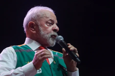 Lula ameaça veto ao projeto de Bolsonaro por anistiar golpistas