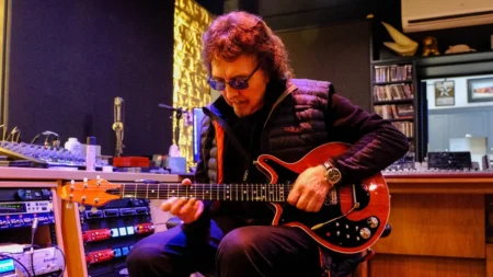 Brian May entrega presente de vida para Tony Iommi