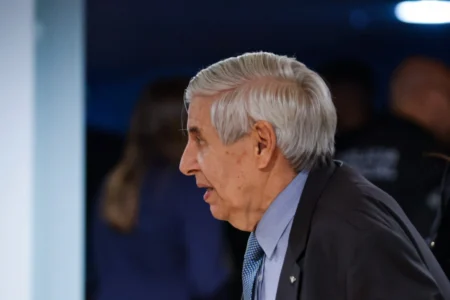 PF pede mais tempo para perícia que avalia saúde de Augusto Heleno agora PF pede mais tempo para perícia que avalia saúde de Augusto Heleno agora
