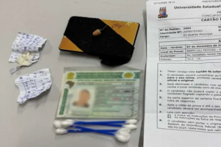 Ponto eletrônico e celular: polícia prende seis por fraude em concurso Ponto eletrônico e celular: polícia prende seis por fraude em concurso