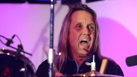 Nicko McBrain do Iron Maiden quase foi demitido agora descubra o erro Nicko McBrain do Iron Maiden quase foi demitido agora descubra o erro