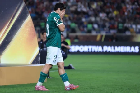 Raphael Veiga diz que há poucas respostas para derrota na Libertadores Raphael Veiga diz que há poucas respostas para derrota na Libertadores
