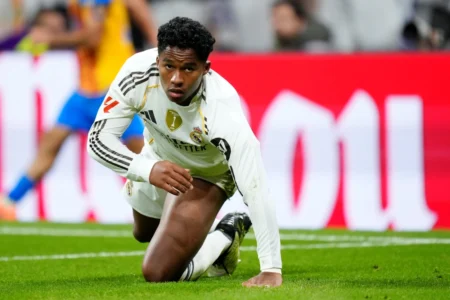 Real Madrid: Endrick se revolta com arbitragem e é expulso no banco