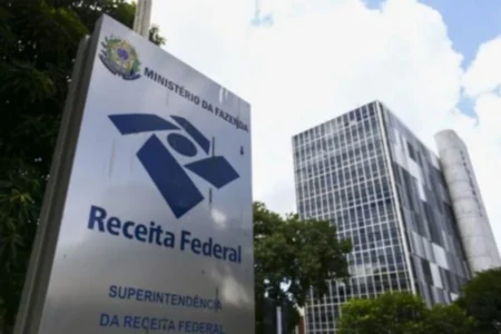 Receita Federal Desmentiu Mito do Imposto sobre Pix, Nenhuma Cobrança É Real Receita Federal Desmentiu Mito do Imposto sobre Pix, Nenhuma Cobrança É Real