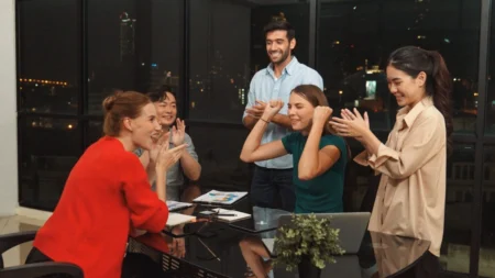 Roupas para confraternização de empresa à noite: o guia definitivo de estilo e etiqueta