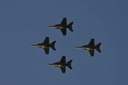 Tensão no Caribe: caças F-18 dos EUA sobrevoam o Golfo da Venezuela Tensão no Caribe: caças F-18 dos EUA sobrevoam o Golfo da Venezuela