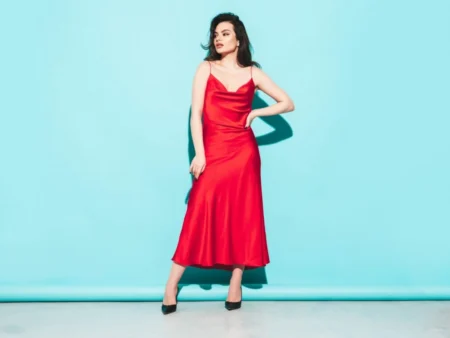 Vestido vermelho midi elegante: o equilíbrio entre charme e sofisticação