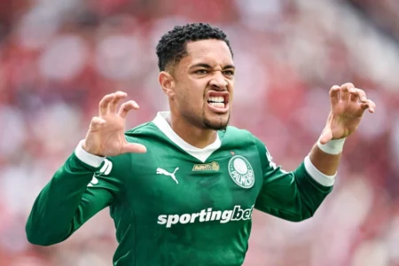 Vitor Roque fica no Palmeiras? Atacante comenta sobre futuro no Verdão Vitor Roque fica no Palmeiras? Atacante comenta sobre futuro no Verdão