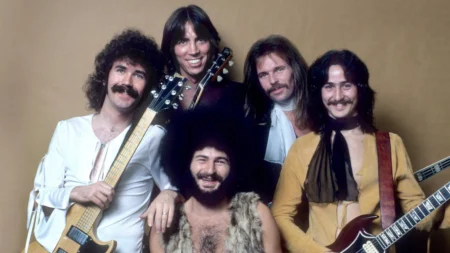Descubra 55 álbuns de rock de 1976 lançados há 50 anos agora Descubra 55 álbuns de rock de 1976 lançados há 50 anos agora