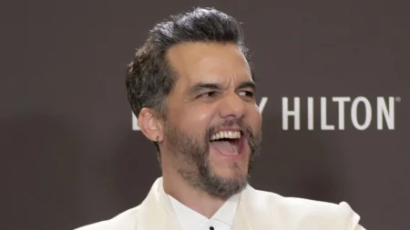 Wagner Moura rege com paixão – Confissões de fã de Oasis Wagner Moura rege com paixão - Confissões de fã de Oasis