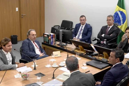 Advogado de Vorcaro recusa senha de celular agora em investigação