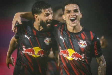 Bragantino lidera o Brasileirão após conquistar sua primeira vitória hoje Bragantino lidera o Brasileirão após conquistar sua primeira vitória hoje