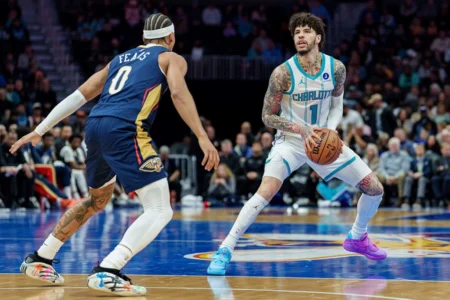 Charlotte encerra semana com surpreendente recuperação a 22 pontos contra New Orleans Charlotte encerra semana com surpreendente recuperação a 22 pontos contra New Orleans