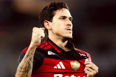 Vitória tenta reverter jejum de 52 jogos contra atual líder Flamengo Vitória tenta reverter jejum de 52 jogos contra atual líder Flamengo