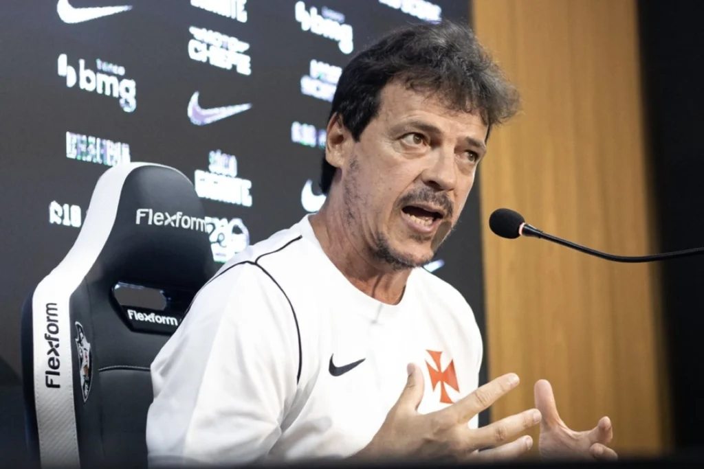 Fernando Diniz rebate críticas após 21ª derrota: Números não definem o Vasco