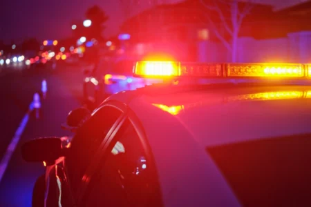 Homem de 41 anos inventa sequestro e é achado em motel com amante Homem de 41 anos inventa sequestro e é achado em motel com amante