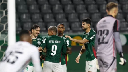 Palmeiras goleia Vitória 5×1 e lidera o Brasileirão agora Palmeiras goleia Vitória 5x1 e lidera o Brasileirão agora