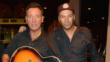 Tom Morello se junta a Bruce Springsteen em turnê histórica hoje nos EUA Tom Morello se junta a Bruce Springsteen em turnê histórica hoje nos EUA