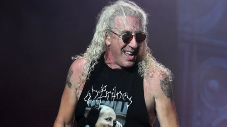 Twisted Sister cancela turnê de reunião no Brasil devido a problemas de saúde de Dee Snider Twisted Sister cancela turnê de reunião no Brasil devido a problemas de saúde de Dee Snider