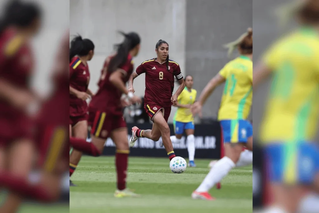 Seleção Brasileira Feminina é Paralisada por Chuva e Raios na Ação, Perde por 2 a 0 Seleção Brasileira Feminina é Paralisada por Chuva e Raios na Ação, Perde por 2 a 0