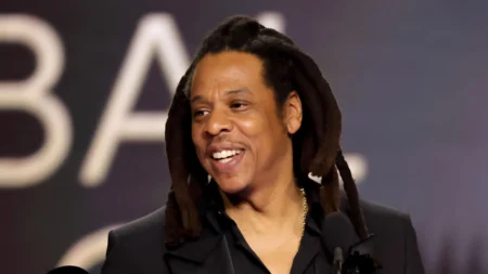 Jay-Z desvenda motivos para recusar acordo em processo por agressão sexual Jay-Z desvenda motivos para recusar acordo em processo por agressão sexual