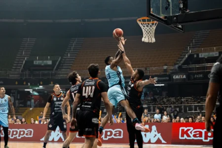 Brasília Basquete bate Caxias 73 a 64 nos playoffs do NBB