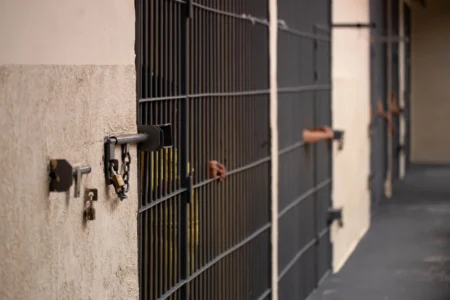 Suspeito confessa morte enforcada de colega de cela em MG